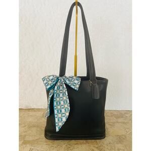 Vtg Coach Bleecker black glovetanned / leather, shoulder bag, duffle, 9305
